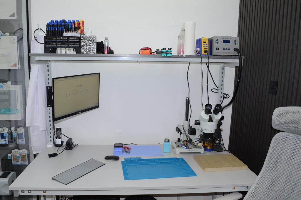 Desktop repair area at repair alliance, perth road, dundee (wide view)