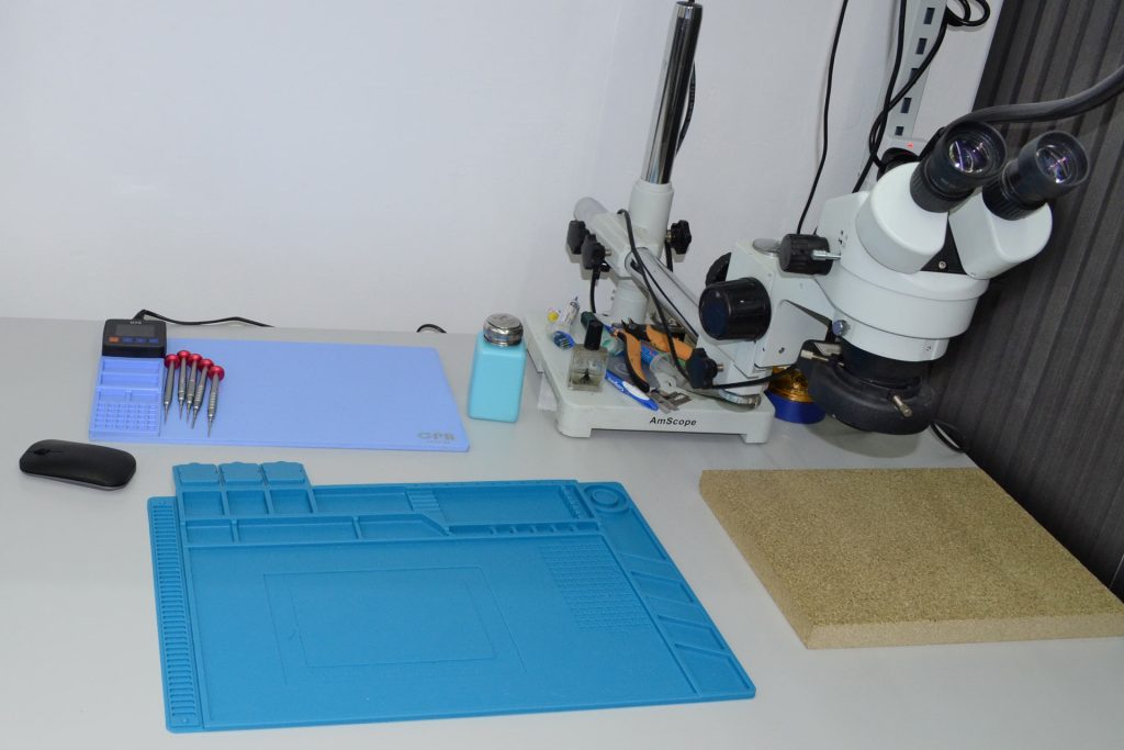 Desktop repair area at repair alliance, perth road, dundee (close-up)