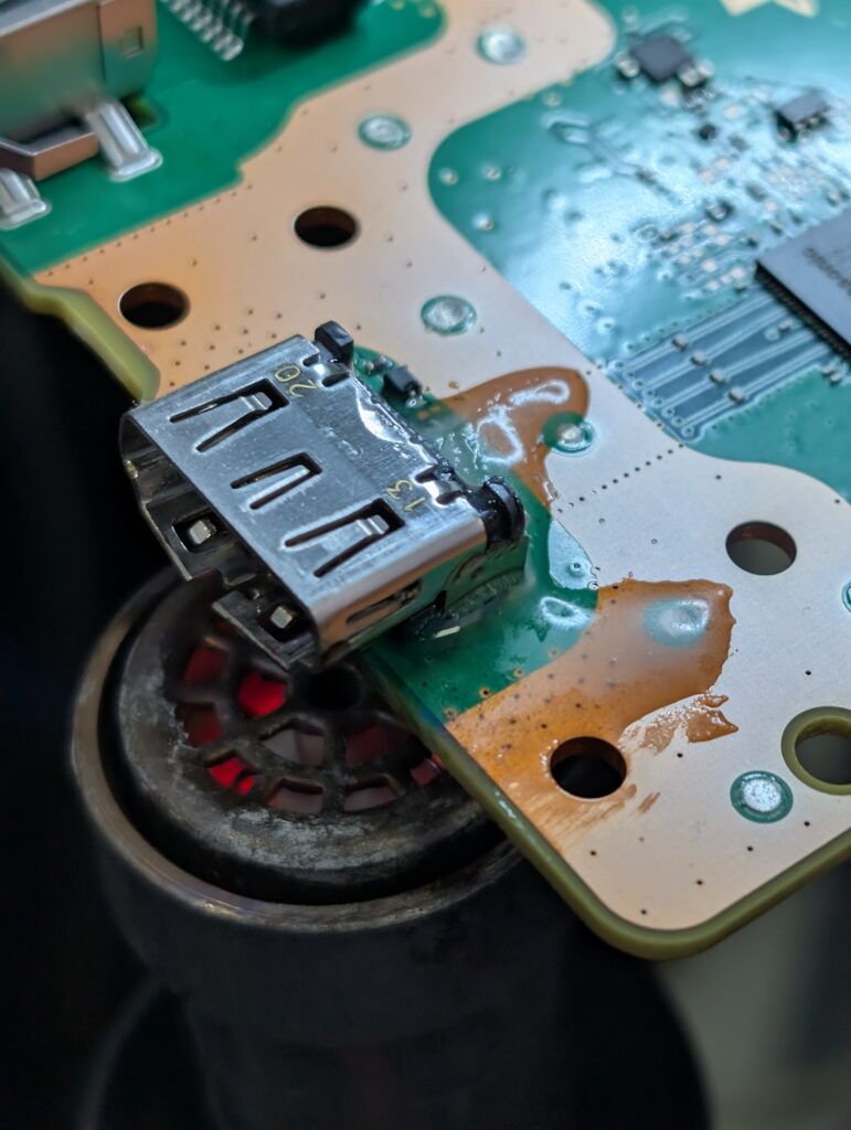 PlayStation 5 damaged HDMI port - port being removed