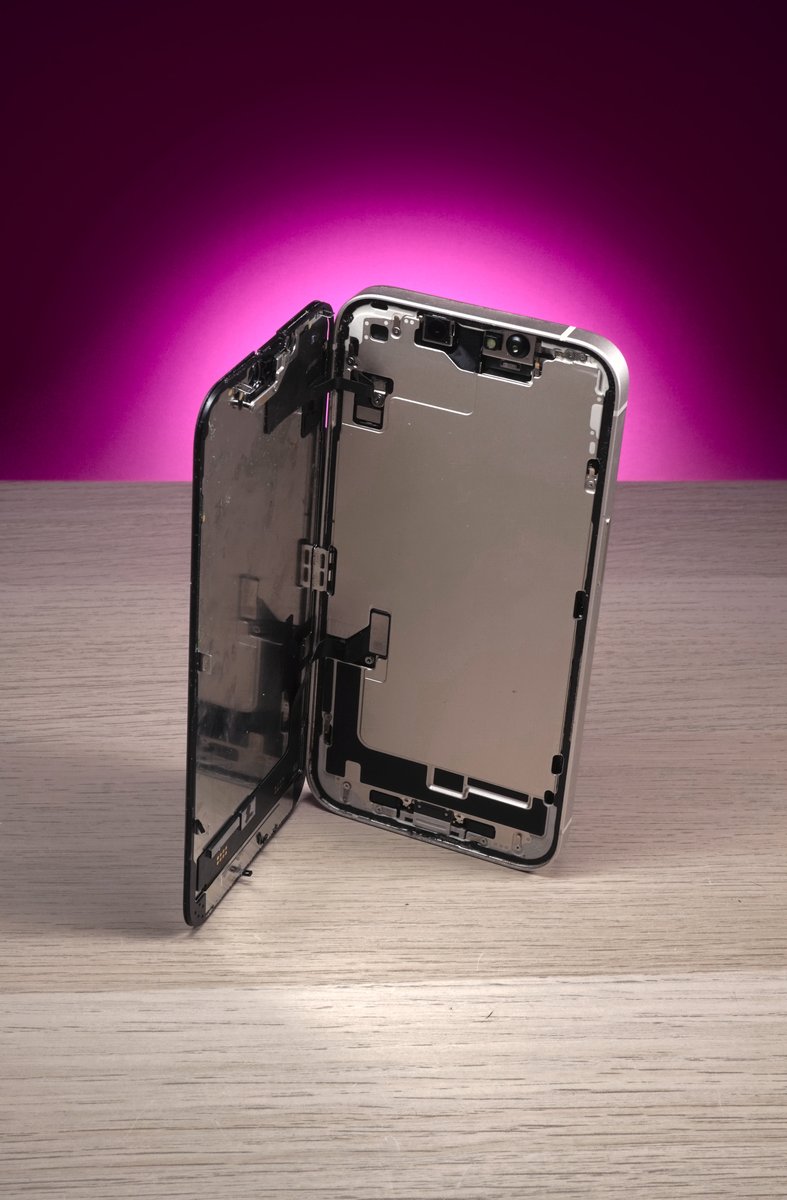 Iphone 14 opened during screen replacement at repair alliance dundee