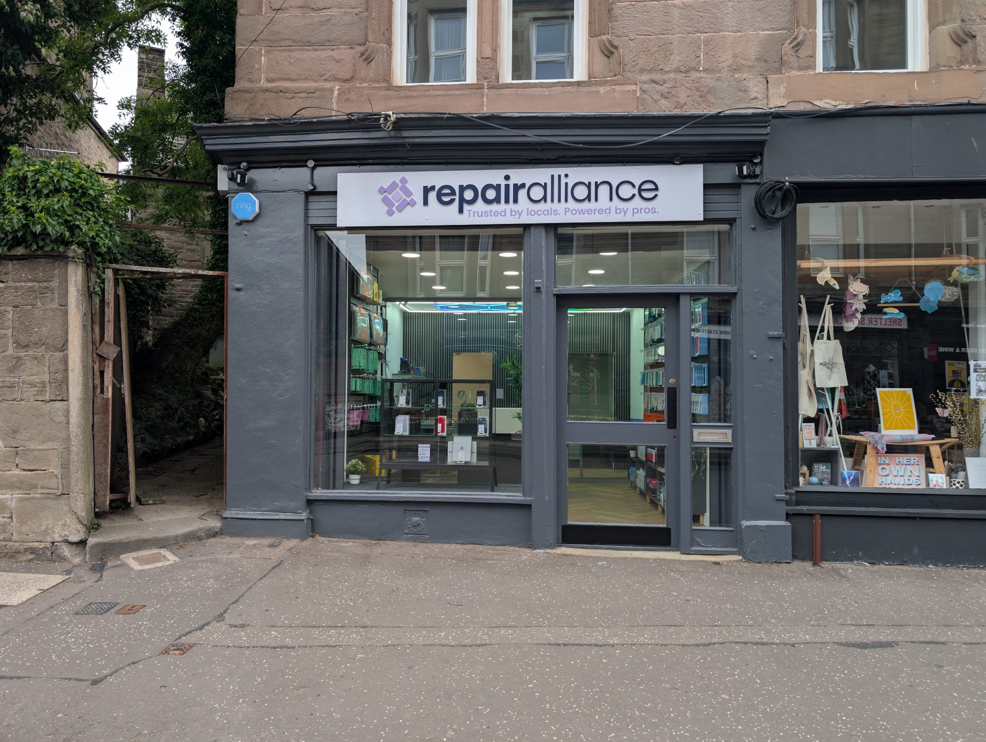 Repair alliance shop front on perth road, dundee